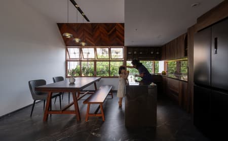 NHÀ QUANH SÂN House